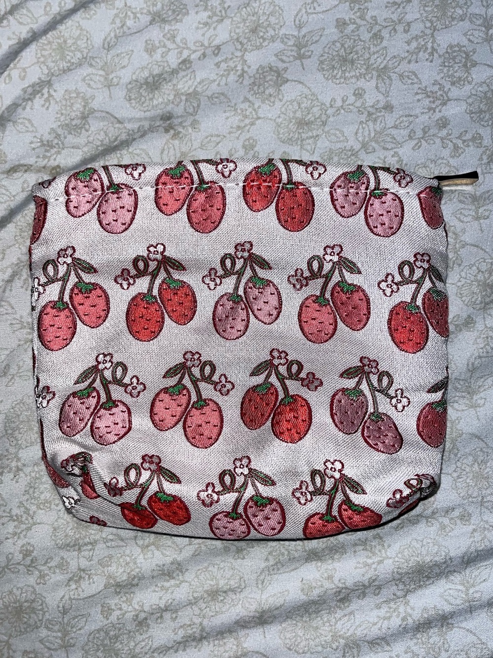 SMALL COSMETIC POUCH IN BERRIES